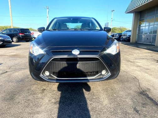2019 Toyota Yaris Sedan LE