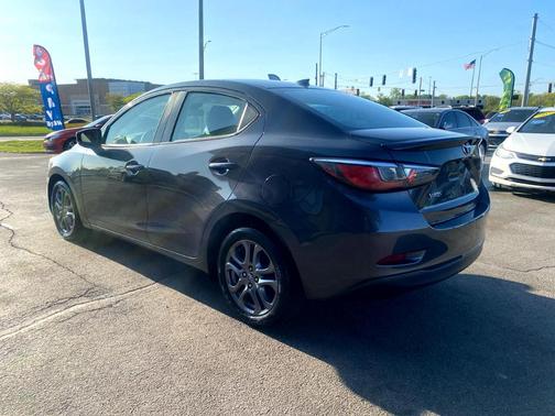 2019 Toyota Yaris Sedan LE