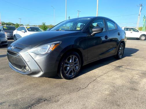 2019 Toyota Yaris Sedan LE