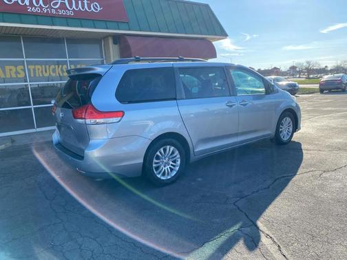 2013 Toyota Sienna XLE