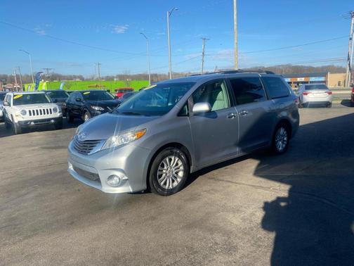 2013 Toyota Sienna XLE