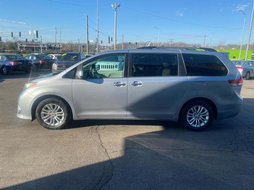 2013 Toyota Sienna XLE