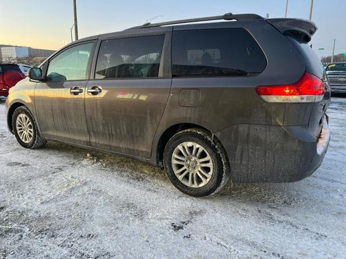 2012 Toyota Sienna XLE