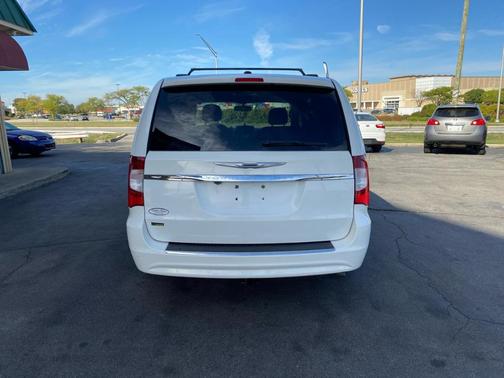 2012 Chrysler Town & Country Touring