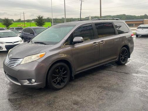 Green 2011 Toyota Sienna XLE