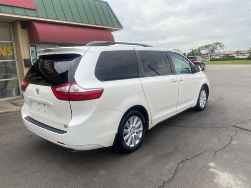 White 2017 Toyota Sienna XLE