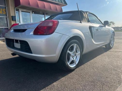 Silver 2002 Toyota MR2 Spyder