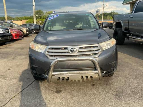 Gray 2012 Toyota Highlander Base