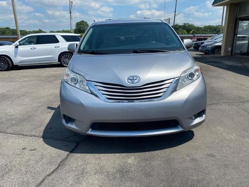Silver 2017 Toyota Sienna LE