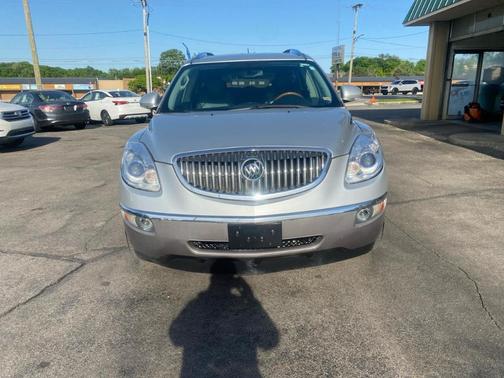 Silver 2010 Buick Enclave 1XL