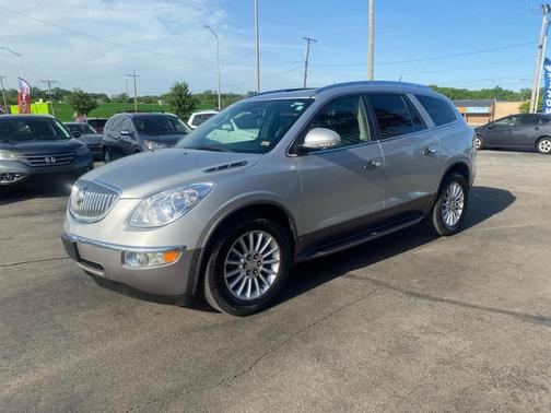 Silver 2010 Buick Enclave 1XL