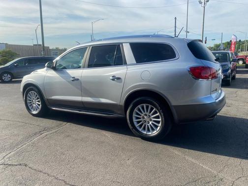 Silver 2010 Buick Enclave 1XL