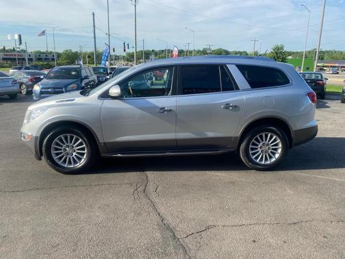 Silver 2010 Buick Enclave 1XL