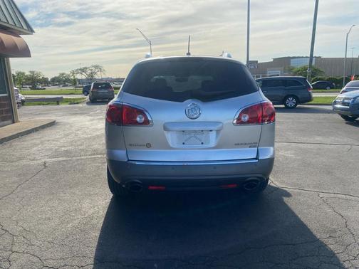 Silver 2010 Buick Enclave 1XL