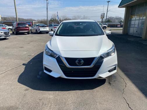 Black 2021 Nissan Versa 1.6 SV
