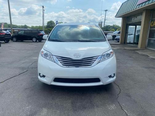 White 2017 Toyota Sienna XLE