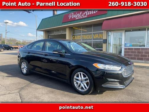 Black 2016 Ford Fusion SE