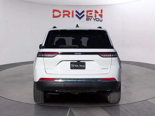 2022 Jeep Grand Cherokee Laredo