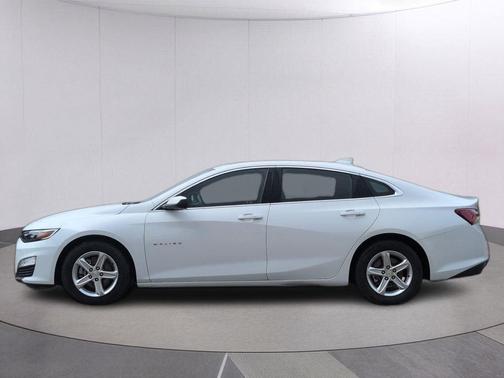 Summit White 2022 Chevrolet Malibu FWD LT