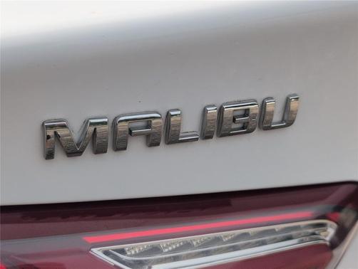 Summit White 2022 Chevrolet Malibu FWD LT