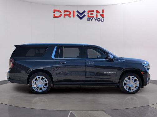 Dark Ash Metallic 2023 Chevrolet Suburban 2WD High Country