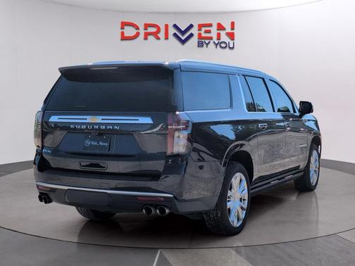 Dark Ash Metallic 2023 Chevrolet Suburban 2WD High Country
