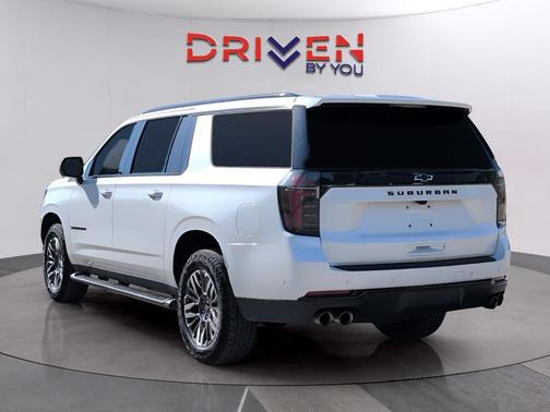 Iridescent Pearl Tricoat 2025 Chevrolet Suburban 4WD Z71