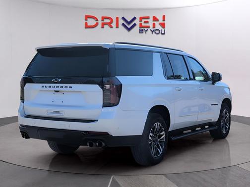 Iridescent Pearl Tricoat 2025 Chevrolet Suburban 4WD Z71