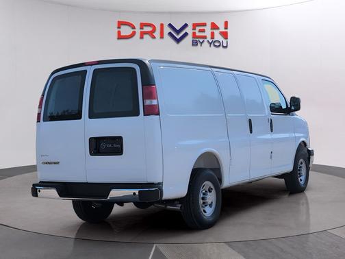 Summit White 2026 Chevrolet Express 2500 LT