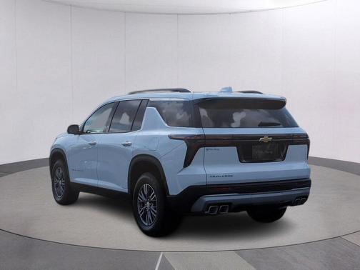 Polar White Tricoat 2026 Chevrolet Traverse LT
