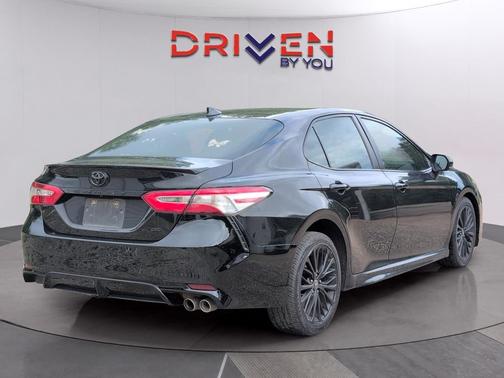 Midnight Black Metallic 2020 Toyota Camry SE