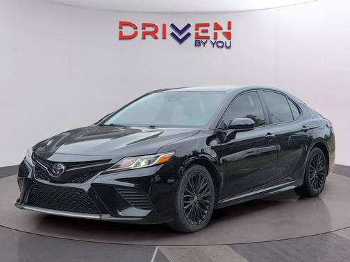 Midnight Black Metallic 2020 Toyota Camry SE