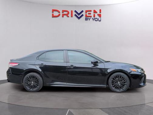 Midnight Black Metallic 2020 Toyota Camry SE