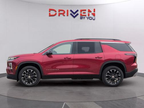 Radiant Red Tintcoat 2026 Chevrolet Traverse LT