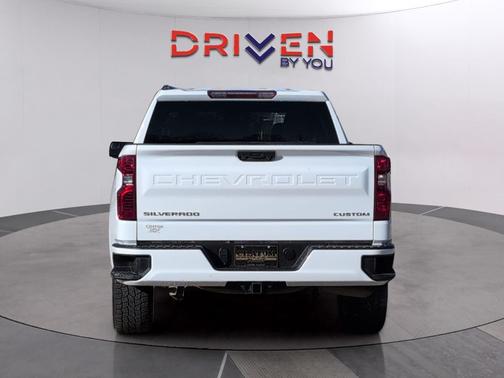 2023 Chevrolet Silverado 1500 Custom