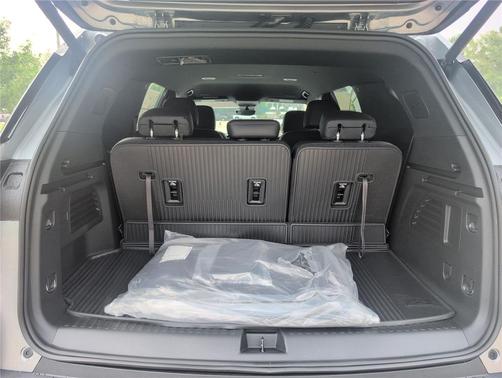 Sterling Gray Metallic 2026 Chevrolet Traverse LT