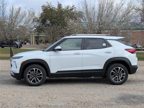 Summit White 2026 Chevrolet Trailblazer LT