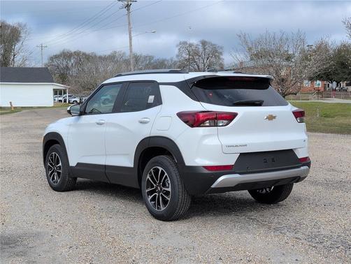 Summit White 2026 Chevrolet Trailblazer LT
