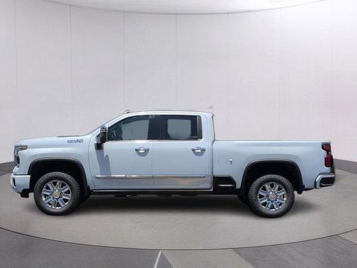 Polar White Tricoat 2026 Chevrolet Silverado 2500 High Country