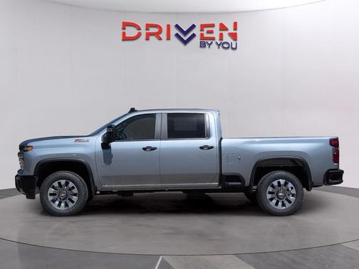 Sterling Gray Metallic 2026 Chevrolet Silverado 2500 Custom