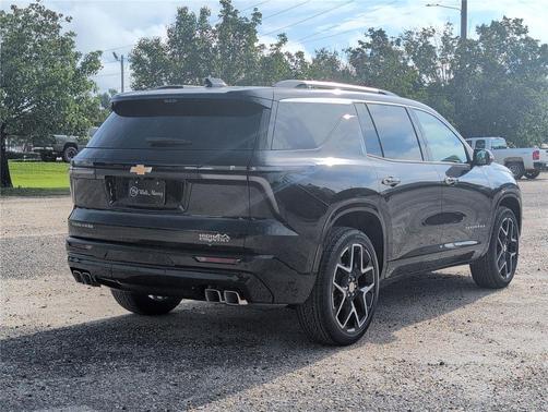 Mosaic Black Metallic 2026 Chevrolet Traverse High Country