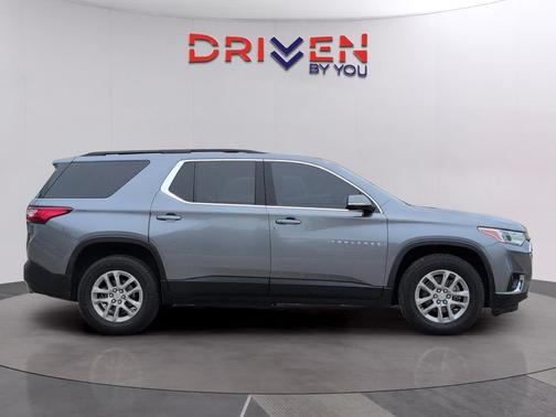 Satin Steel Metallic 2019 Chevrolet Traverse LT Leather