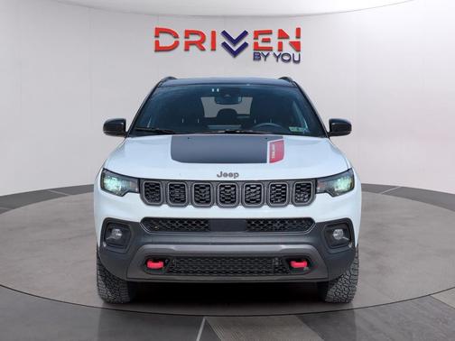 Bright White Clearcoat 2025 Jeep Compass Trailhawk