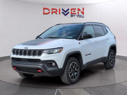 Bright White Clearcoat 2025 Jeep Compass Trailhawk