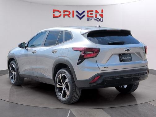 Sterling Gray Metallic 2026 Chevrolet Trax FWD 1RS
