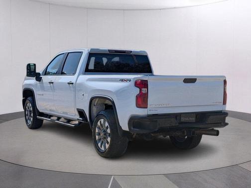 Summit White 2025 Chevrolet Silverado 2500 Custom