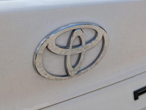 Ice Cap 2025 Toyota Camry SE