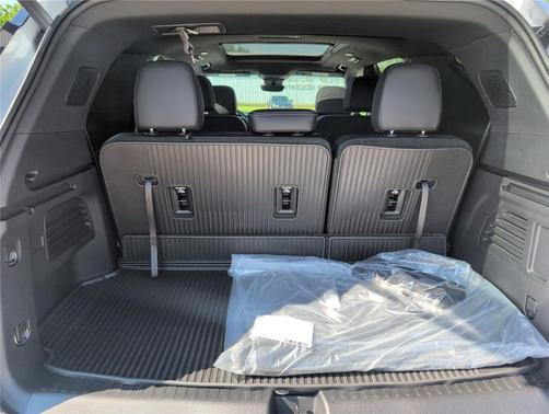 Summit White 2026 Chevrolet Traverse LT