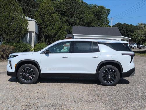 Summit White 2026 Chevrolet Traverse LT