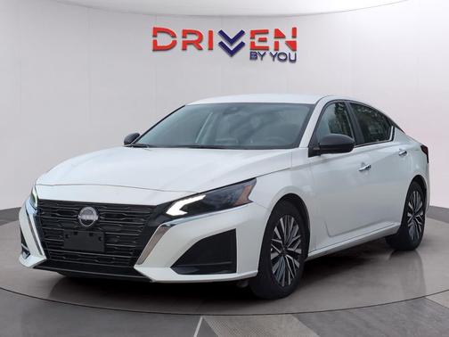 Glacier White 2025 Nissan Altima SV FWD